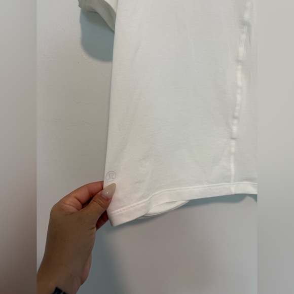Lululemon Crescent Tee Size  White Short Sleeve (Chest-41'') - Picture 4 of 4